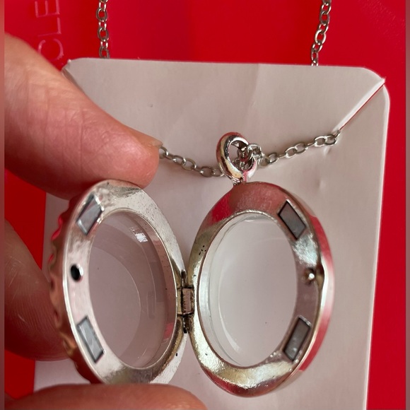NWOT Effy Silver Metal Lockable Necklace with Two Charms - Picture 4 of 4